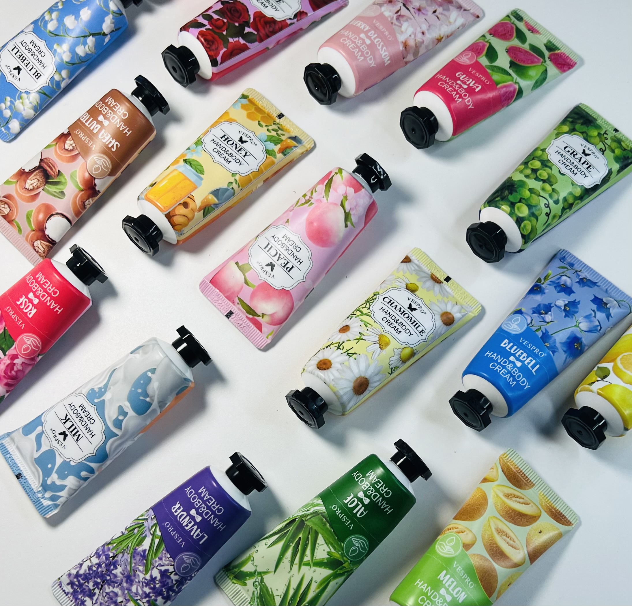 مجموعة من كريمات ترطيب اليد للتوزيعات أو للشنط الصغيرة