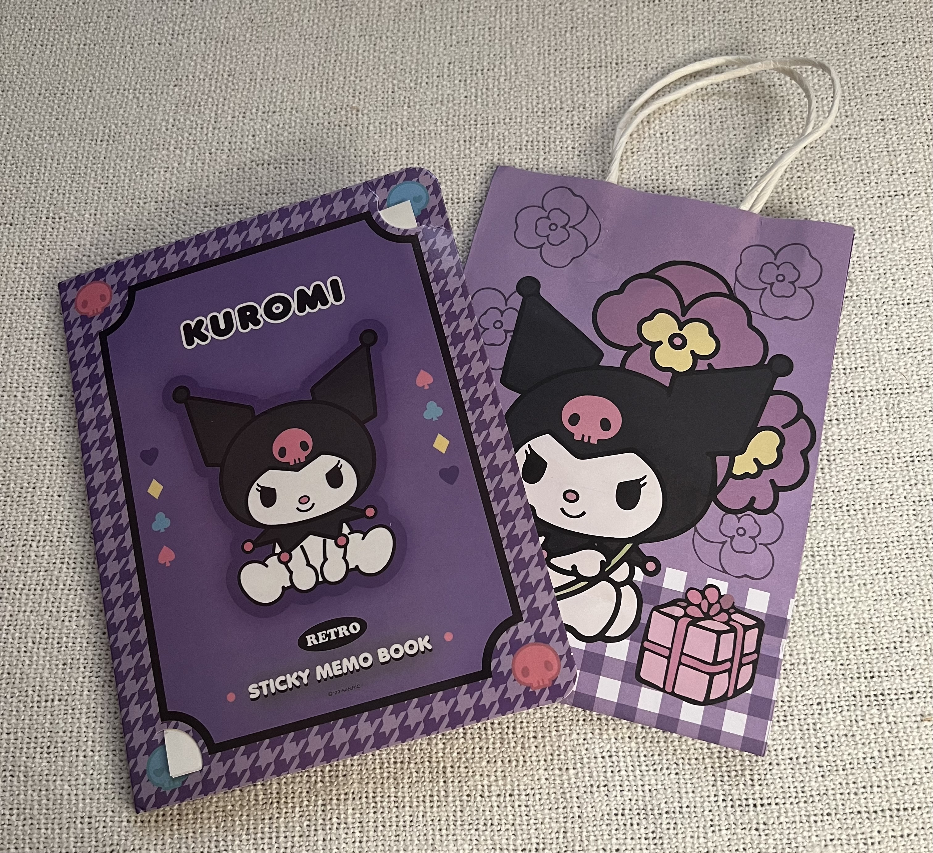 دفتر الملاحظات اللاصقة + كيس أهداء بشخصية كورومي 