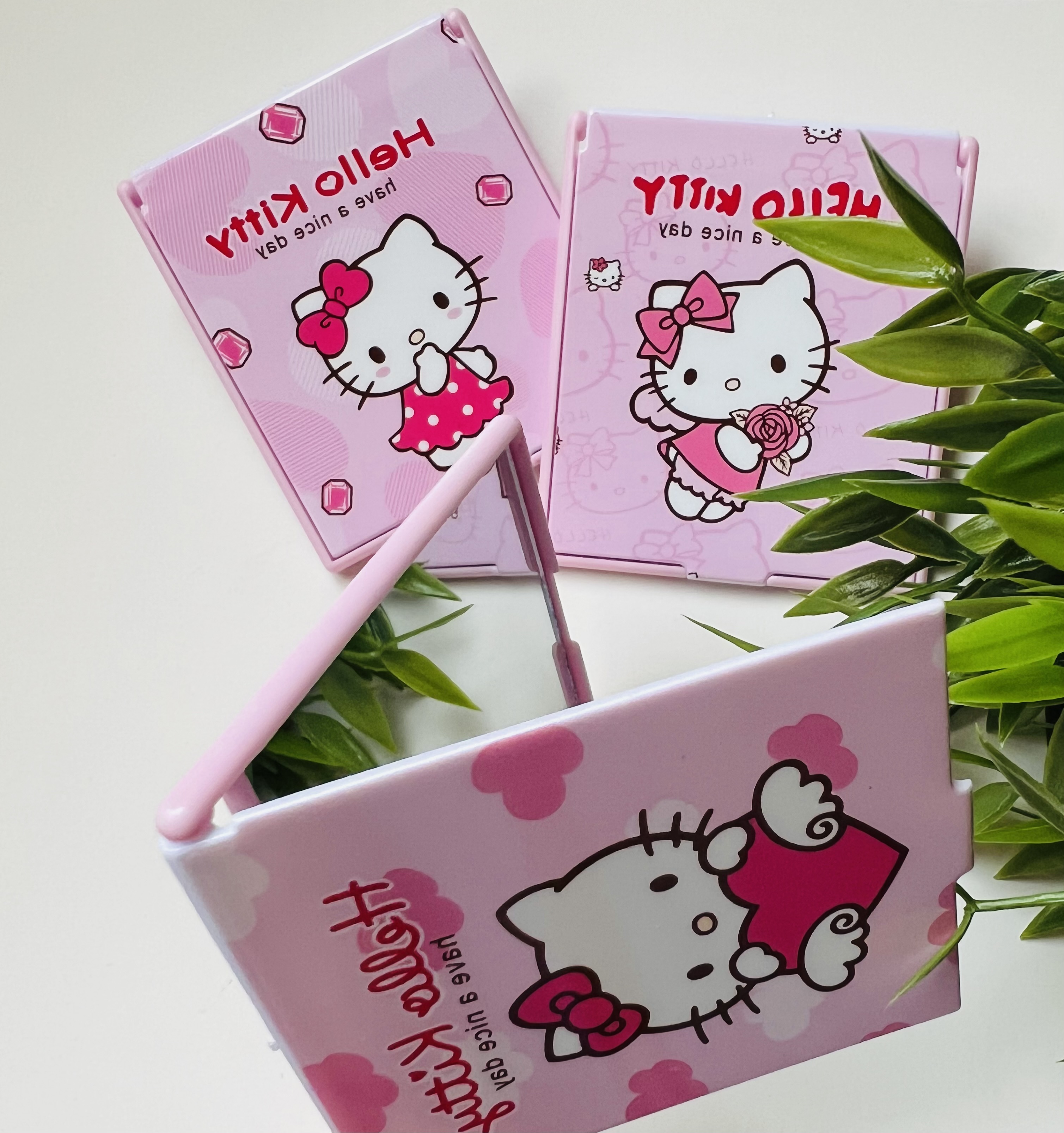 مرايا هيلو كيتي ✨🎀