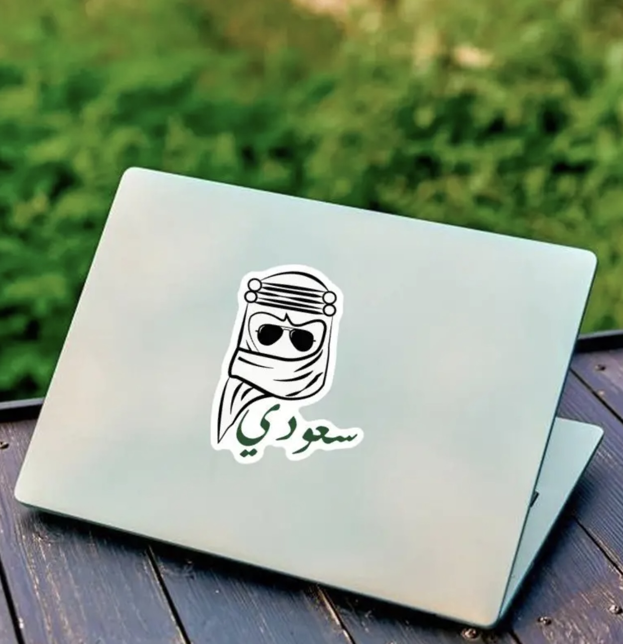 "ستيكر" ملصق مميز من الفينيل