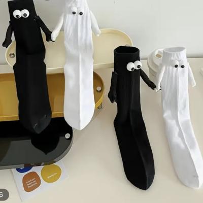 زوجين من جوارب المغناطسية بلون الابيض و الاسود