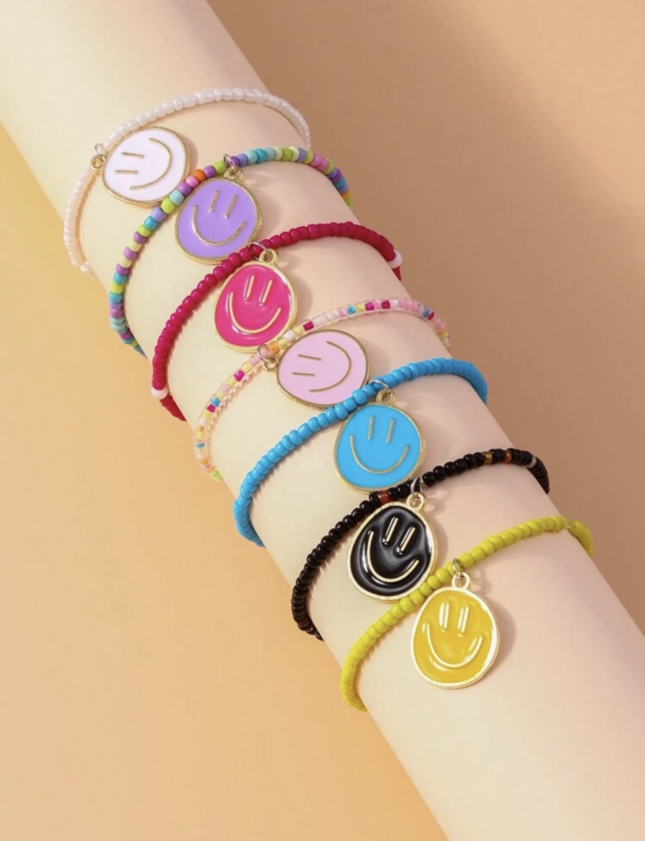  7 أساور من الخرز بوجه مبتسم 😊