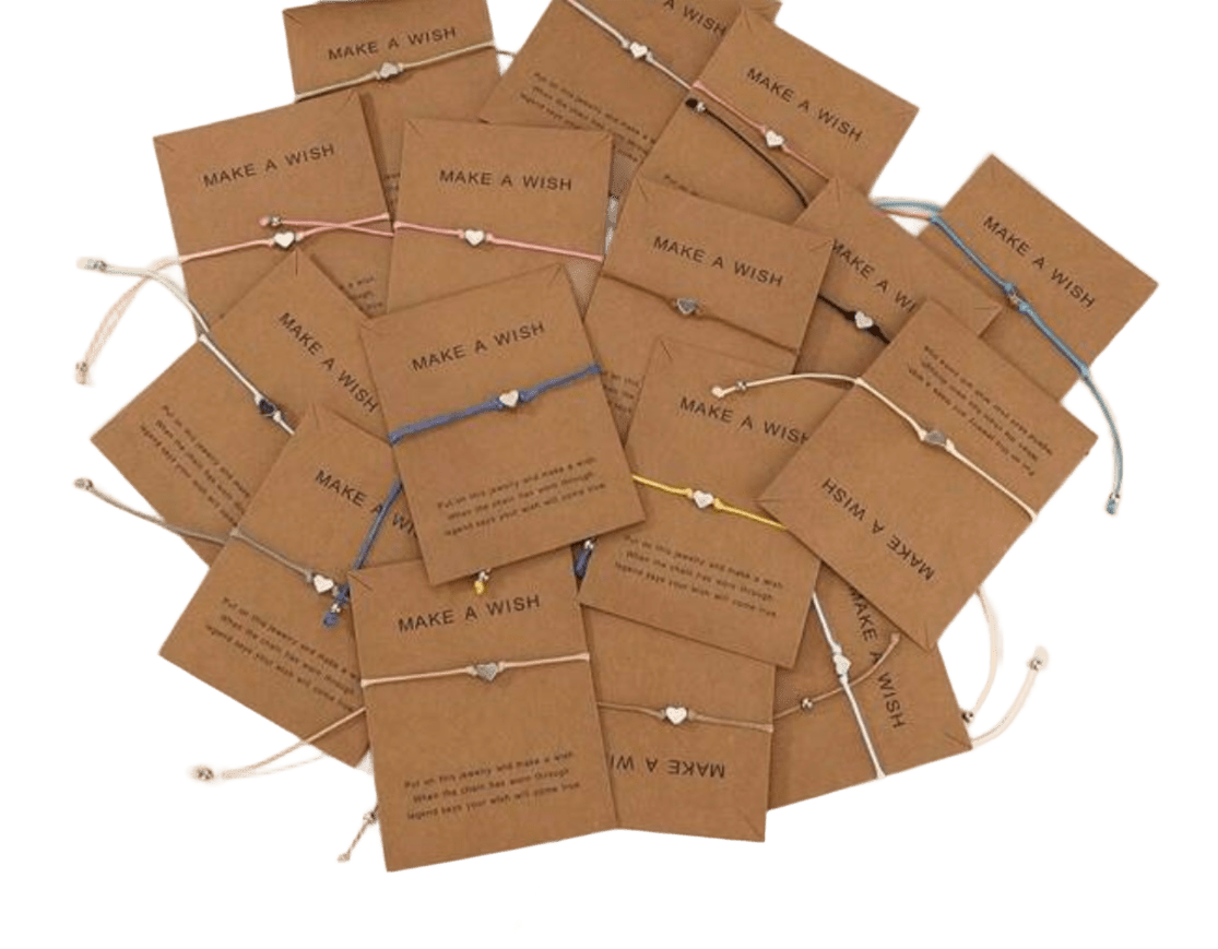 أساور مزينة بقلب 