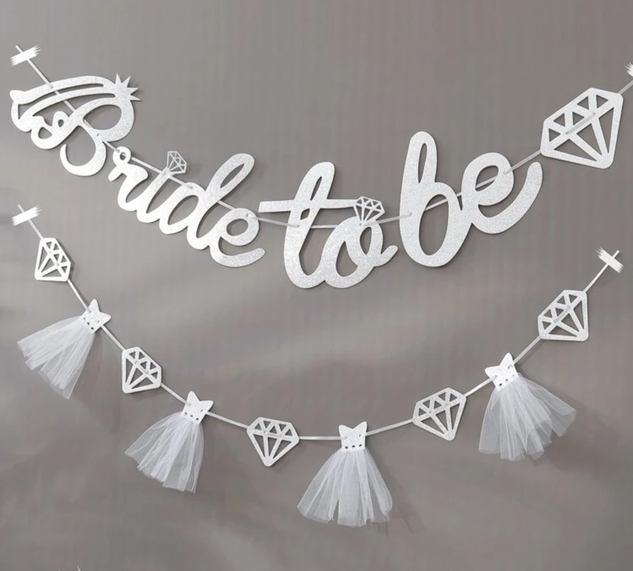 بكج تنسيق حفلات توديع العزوبية بلون الابيض و الفضي