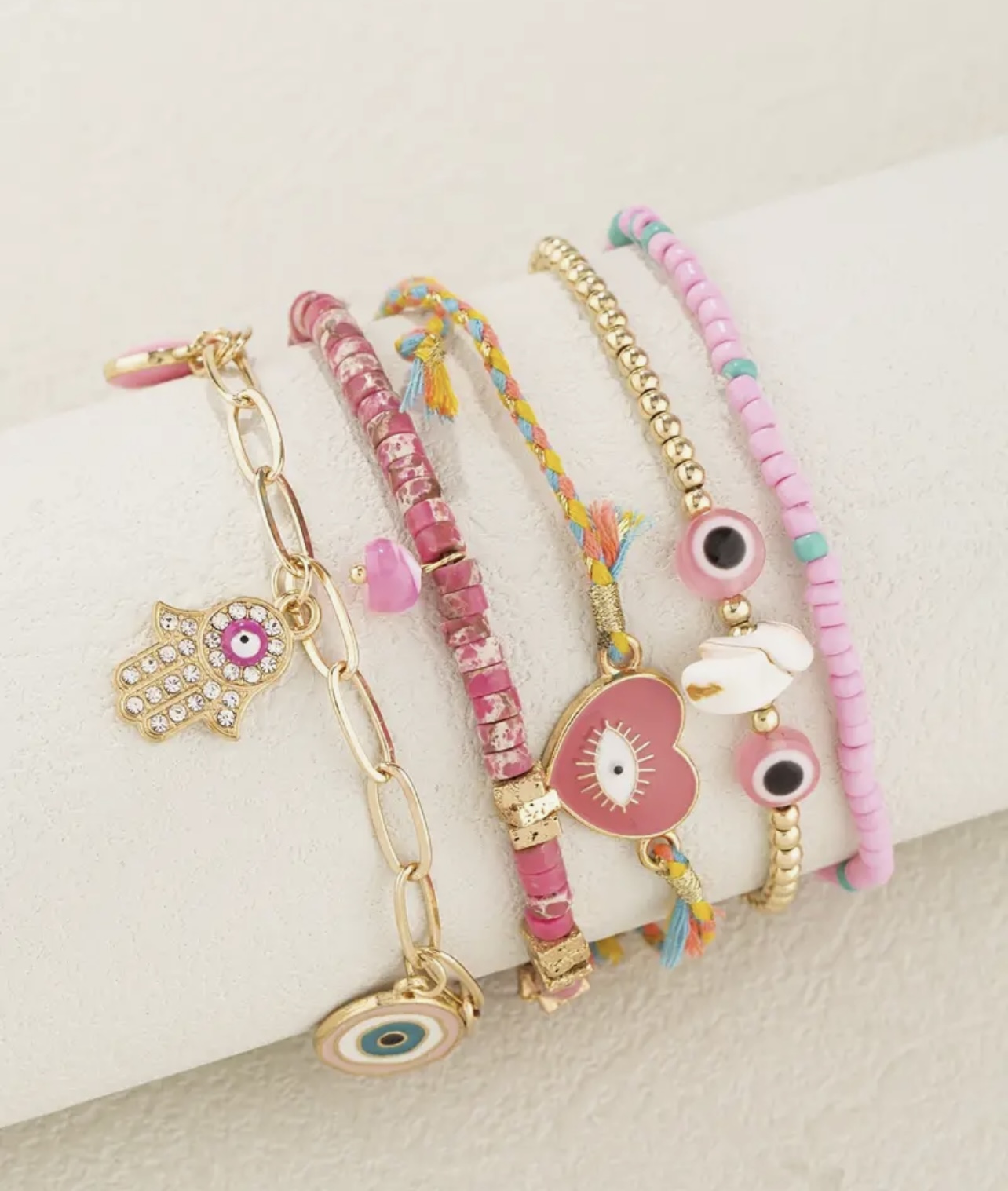 مجموعة أساور أنيقة 