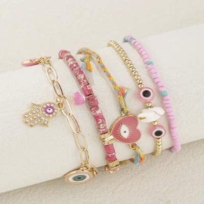 مجموعة أساور أنيقة 