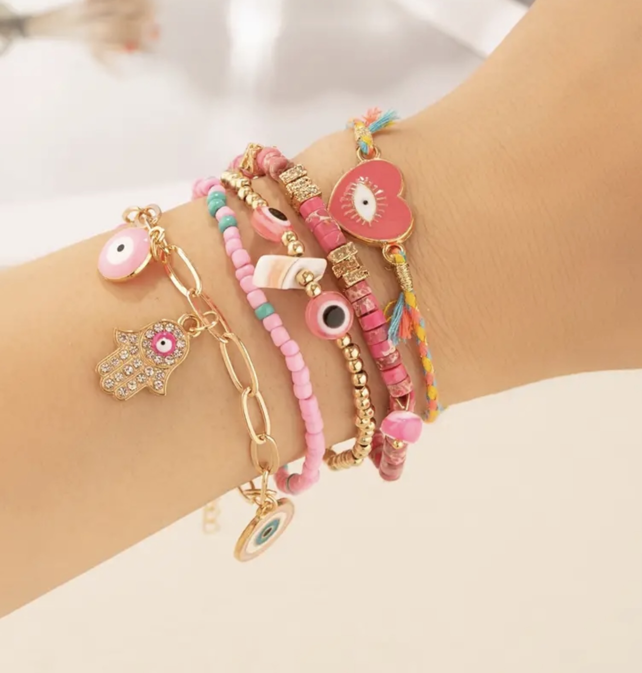 مجموعة أساور أنيقة 