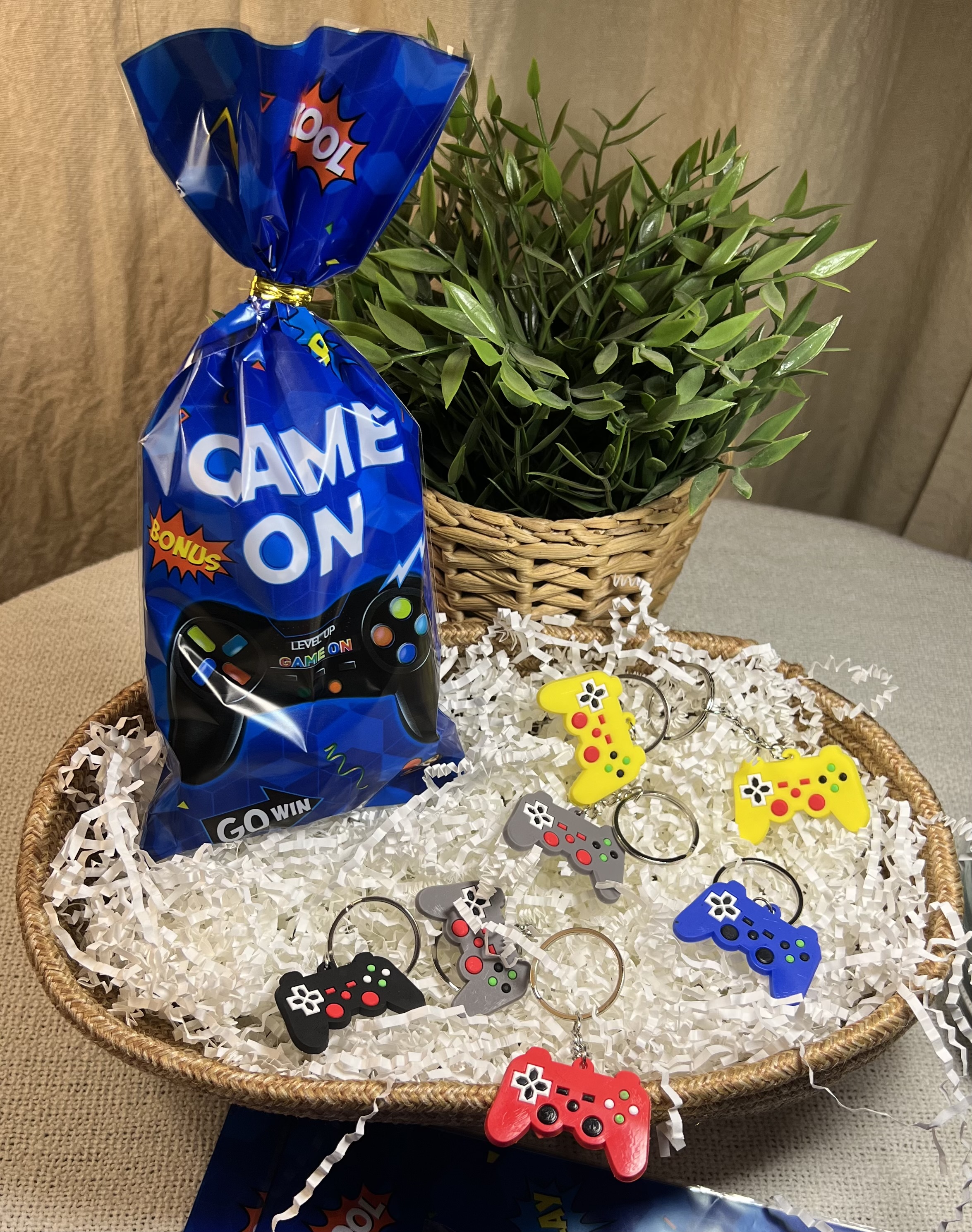 ميدالية على شكل يد البلاستيشن + أكياس رائعة للتوزيع