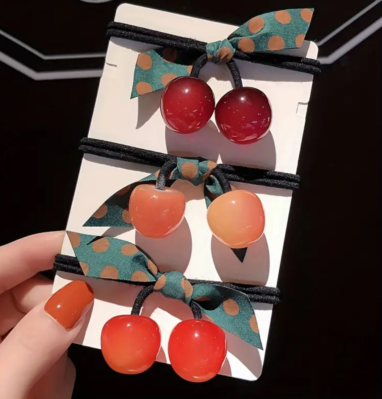 ربطات الكرز الجميلة